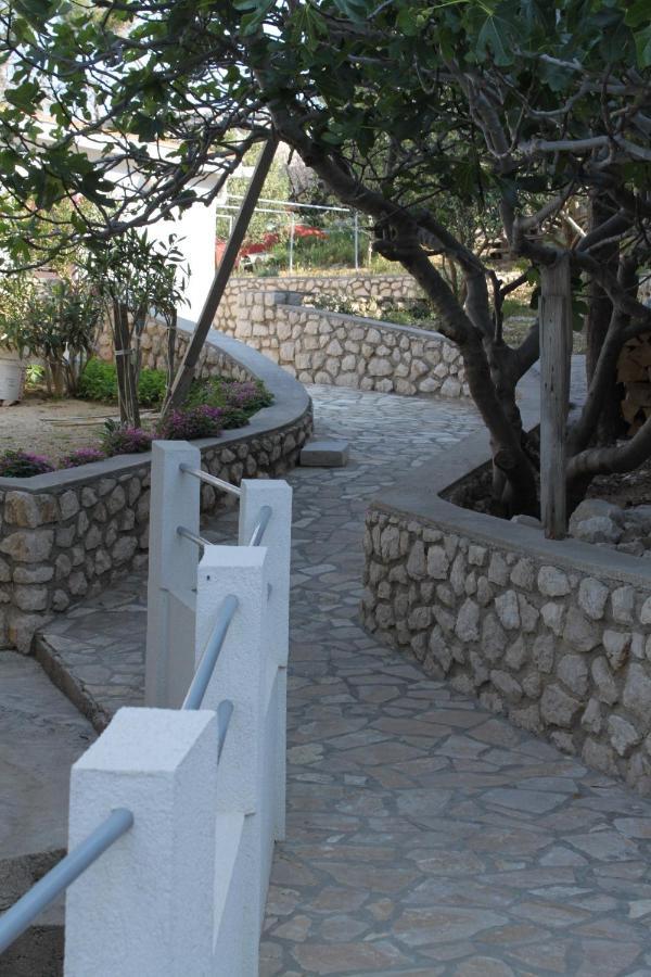 Apartments By The Sea Kustici, Pag - 6335 Zubovići Exterior foto