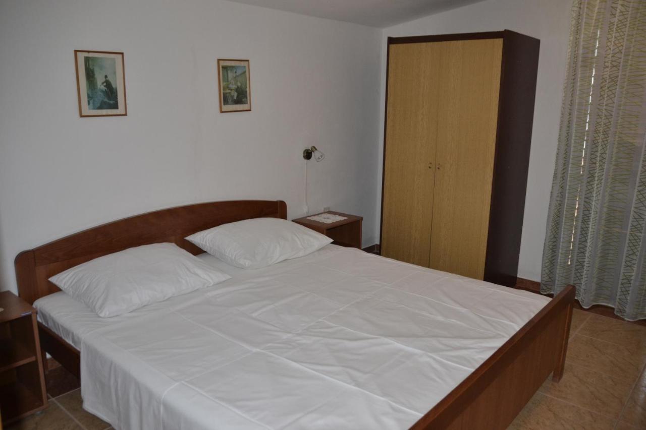 Apartments By The Sea Kustici, Pag - 6335 Zubovići Exterior foto