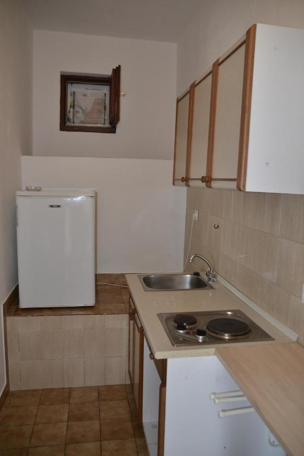 Apartments By The Sea Kustici, Pag - 6335 Zubovići Exterior foto