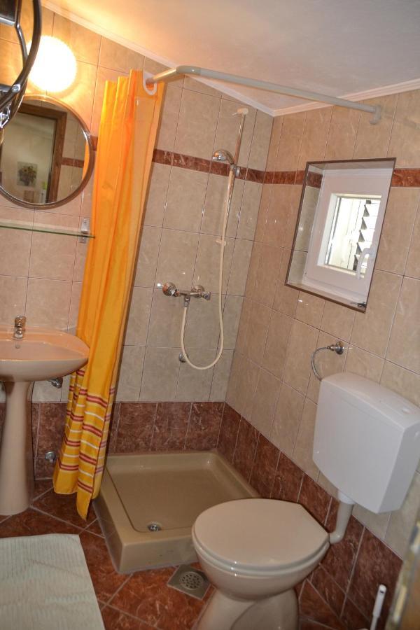 Apartments By The Sea Kustici, Pag - 6335 Zubovići Exterior foto