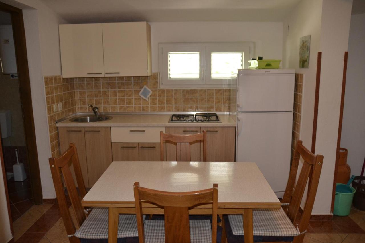 Apartments By The Sea Kustici, Pag - 6335 Zubovići Exterior foto
