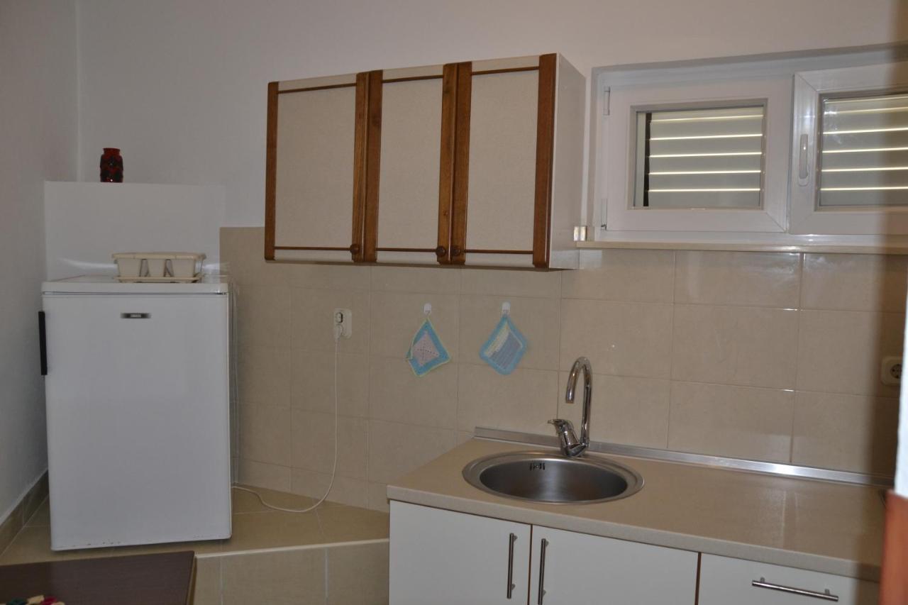Apartments By The Sea Kustici, Pag - 6335 Zubovići Exterior foto