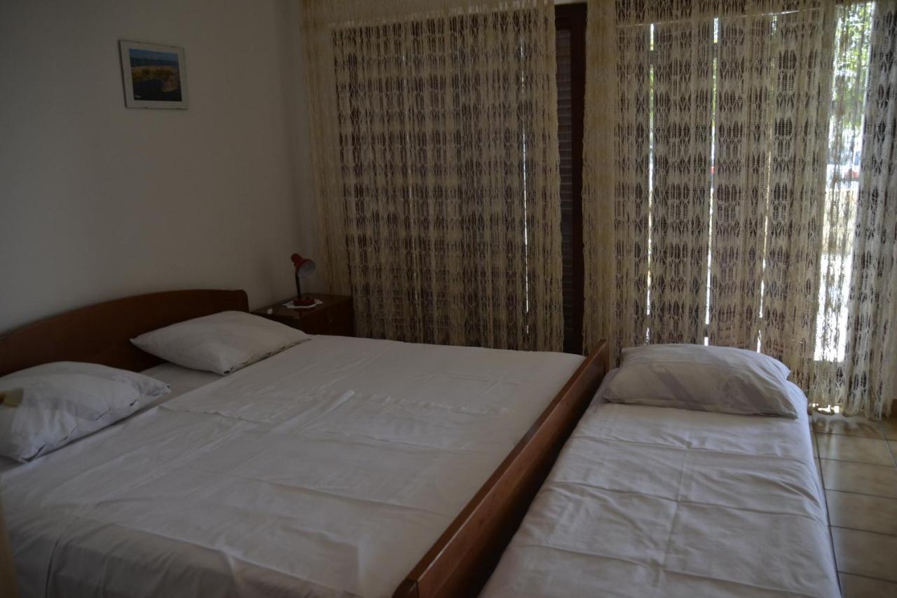 Apartments By The Sea Kustici, Pag - 6335 Zubovići Exterior foto