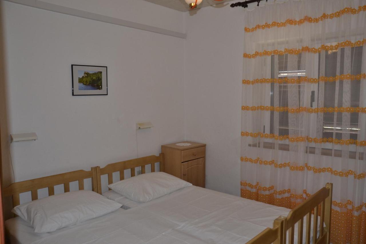 Apartments By The Sea Kustici, Pag - 6335 Zubovići Exterior foto