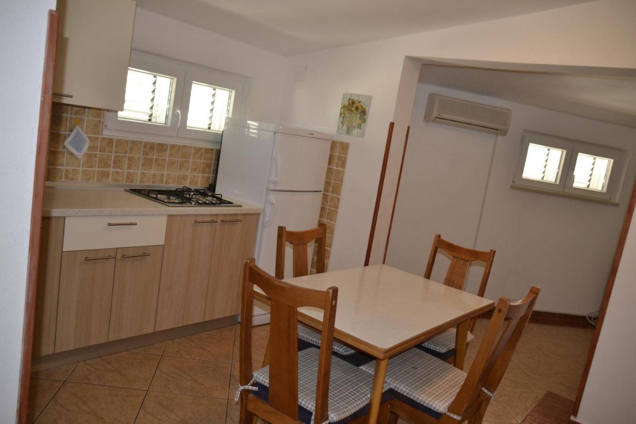 Apartments By The Sea Kustici, Pag - 6335 Zubovići Exterior foto